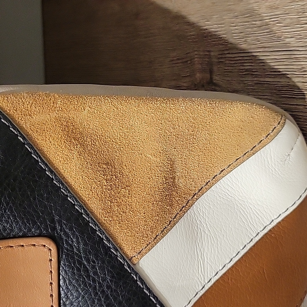 Fossil Corssbody With Matching Wallet - image 6